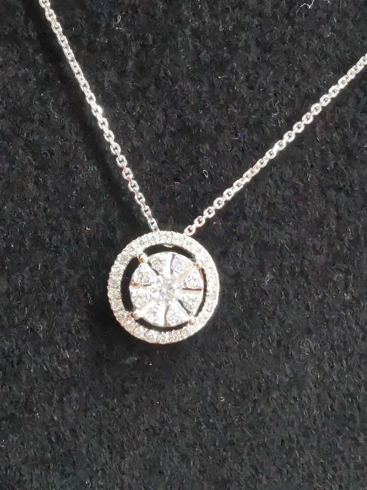 18k White Gold Diamond Halo Pendant Necklace