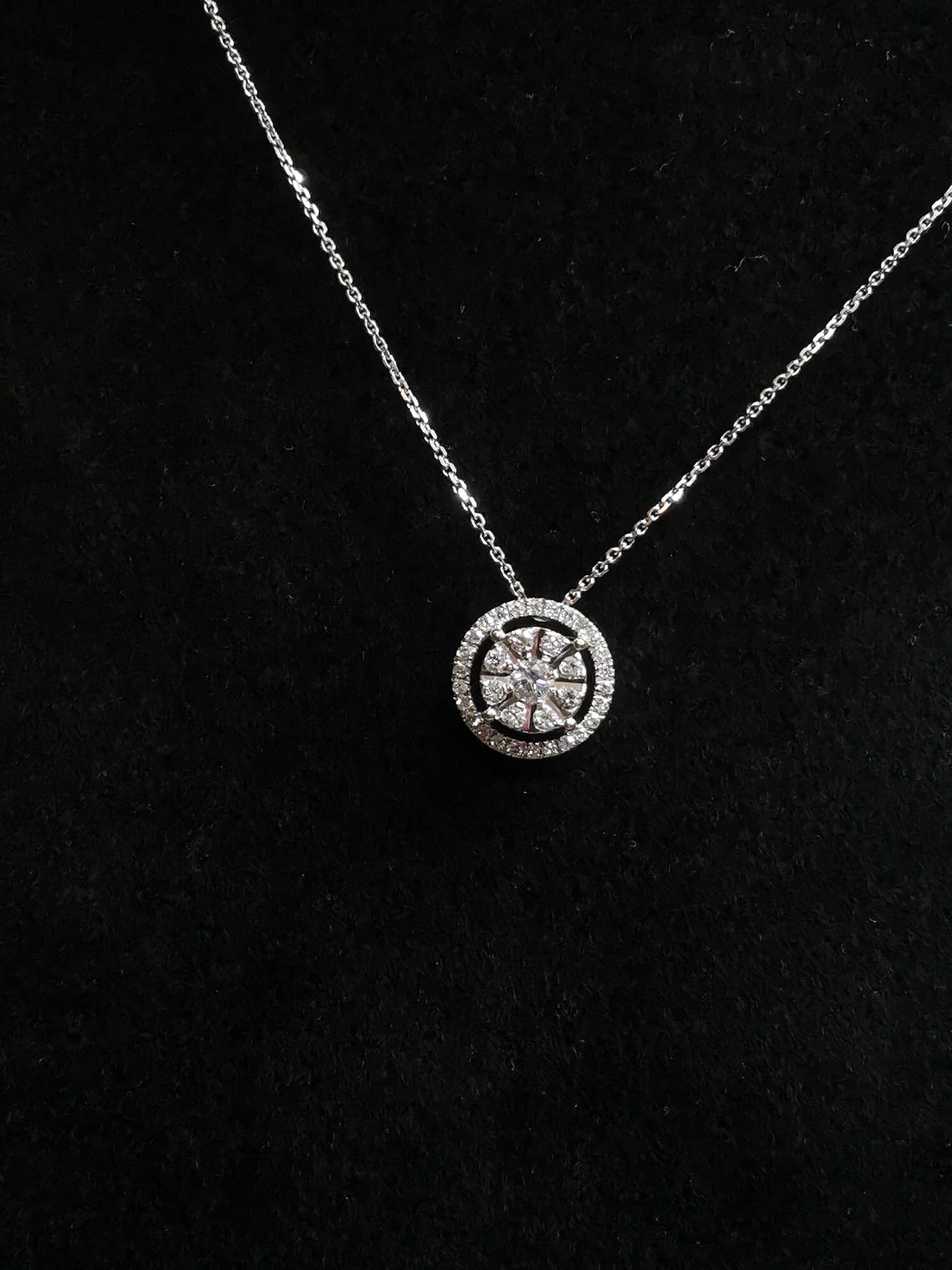 18k White Gold Diamond Halo Pendant Necklace