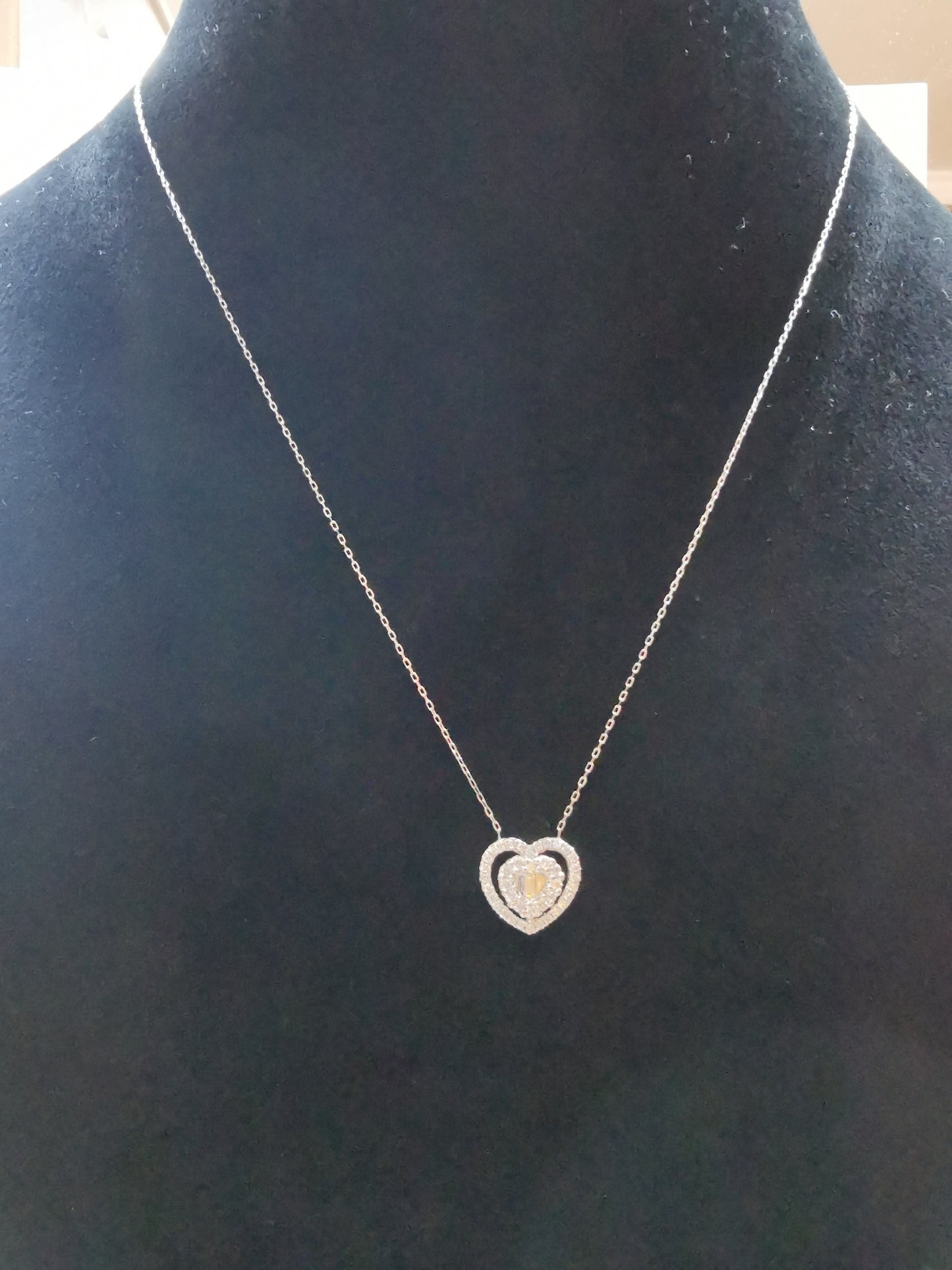 18K White Gold Diamond Heart Pendant Necklace